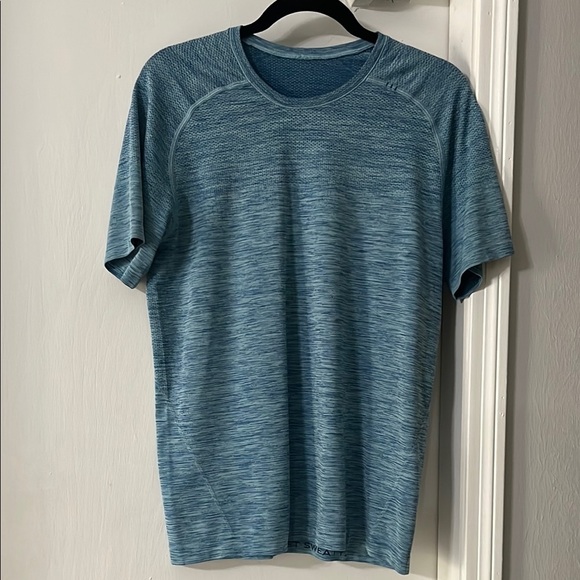 Lululemon Men's Blue Athletic Shirt - Picture 3 of 5